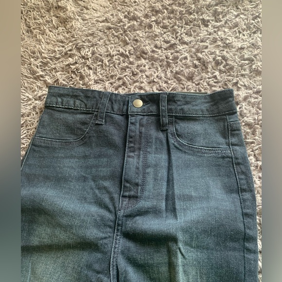 Distressed Jean - Picture 6 of 7